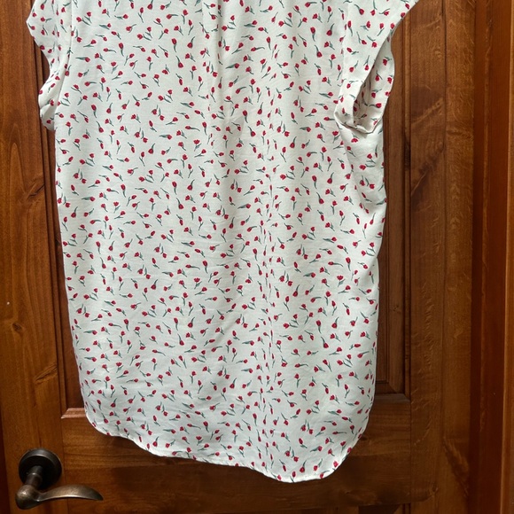 Cute pleated blouse with delicate rosebud print Xl from stitchfix/ Monday fun - Picture 2 of 6